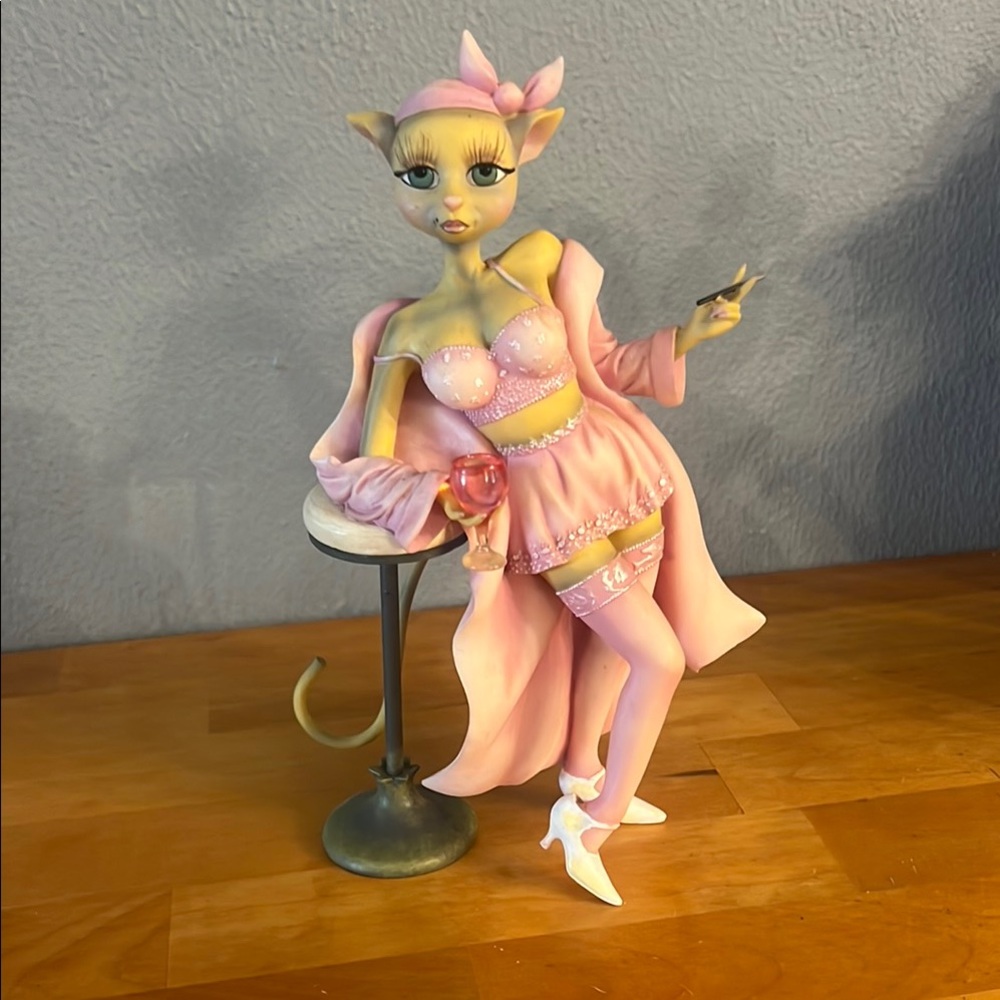 Margaret Le Van Alley Cat “Katty Diva” collectible figurine